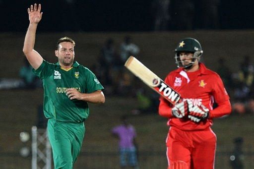 South African cricketer Jacques Kallis (L) celebrates after he dismissed Zimbabwe cricketer Graeme Cremer