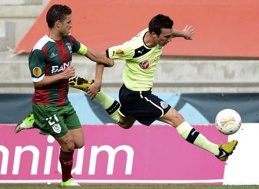 Newcastle's midfielder Romain Amalfitano (R) fights for the ball with Maritimo defender Briguel Sousa