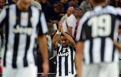 Juventus&#039; forward Fabio Quaglierella (C) celebrates after scoring