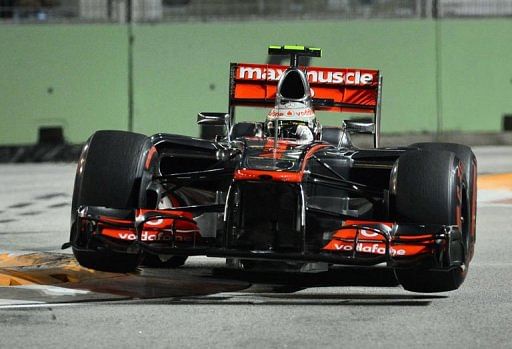 Lewis Hamilton powers his car during Formula One&#039;s Singapore Grand Prix