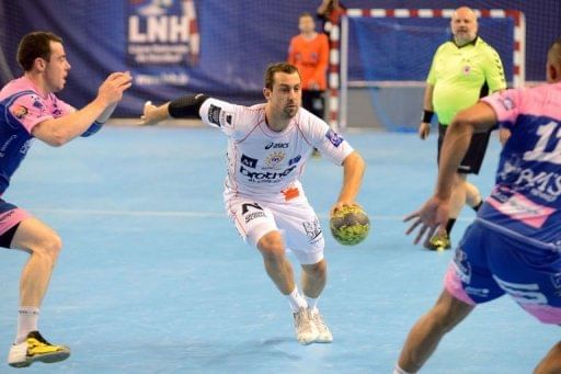 Coach praises team embroiled in match-fix row