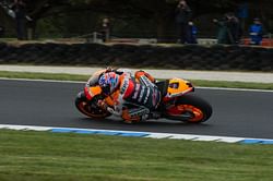 Stoner storms to Australian MotoGP pole