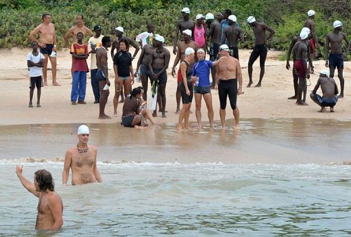 Swimmers cross to former Senegal slave island