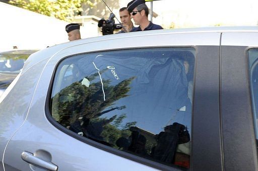 Nikola Karabatic hides himself behind his jacket as arrives at Montpellier&#039;s courthouse