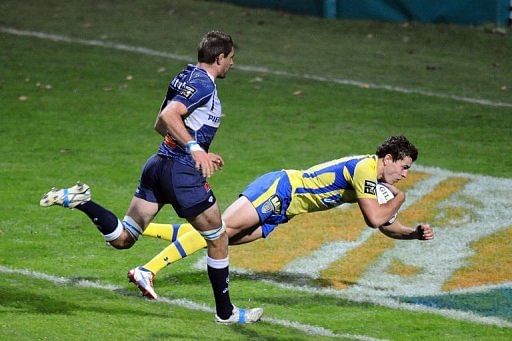 Clermont&#039;s fullback Jean-Marcelin Buttin (R) scores a try