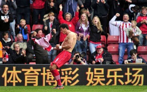 United crush Newcastle, Liverpool held by Stoke