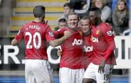Manchester United's Tom Cleverley (2nd R) celebrates scoring
