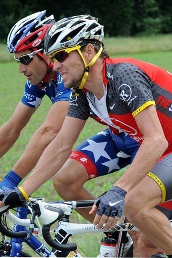 American Lance Armstrong (R) and American George Hincapie (L) compete in the Tour of Switzerland