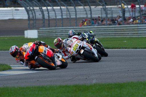 Casey Stoner (leading race) can no longer retain his world MotoGP title