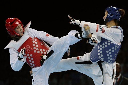 Britain&#039;s Jade Jones (left) fights Taiwan&#039;s Tseng Li-Cheng at the London Olympics