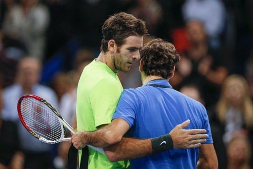 Juan Martin Del Potro (L) is congratulated by Roger Federer