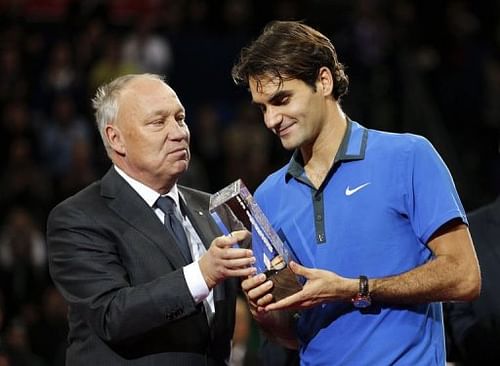 Roger Federer receives the trophy for second place