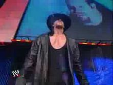 Video: 'The Undertaker' bows down to Ric Flair