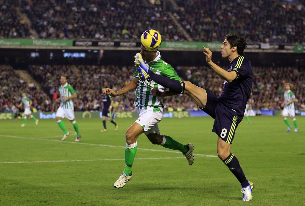 Kaka unveiled as Real Madrid's number eight 