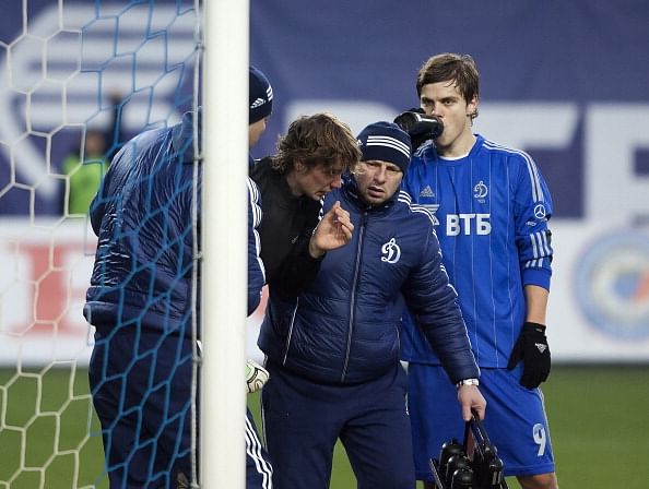 Zenit coach condemns flare attack on Shunin