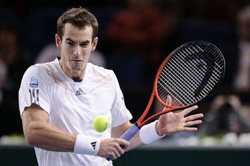 Britain&#039;s Andy Murray returns the ball to Poland&#039;s Jerzy Janowicz