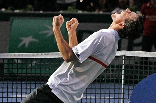 Janowicz reaches Paris final at first attempt