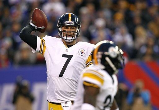 Ben Roethlisberger lines up a pass to Chris Rainey of the Pittsburgh Steelers