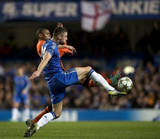 Chelsea&#039;s Gary Cahill (front) vies for the ball against Shakhtar Donetsk&#039;s Luiz Adriano