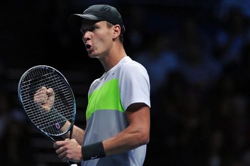 Czech Republic's Tomas Berdych celebrates beating France's Jo-Wilfried Tsonga