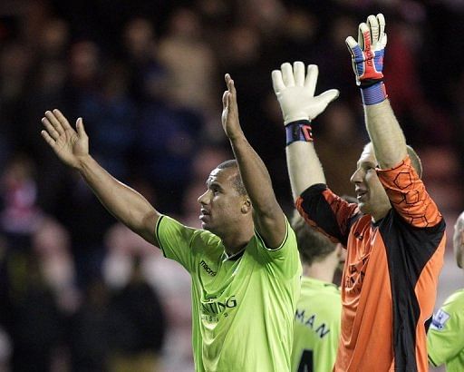 Aston Villa&#039;s goalkeeper Brad Guzan (R) and striker Gabriel Agbonlahor celebrate their 1-0 win over Sunderland