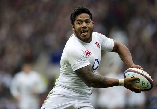 England&#039;s Manusamoa Tuilagi prepares to pass the ball