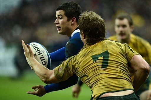 France full back Brice Dulin (L) fights for the ball with Australian flanker Michael Hooper