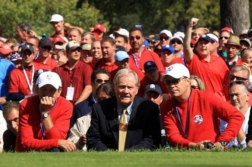 Jack Nicklaus (C) has won 18 Majors in his carrer