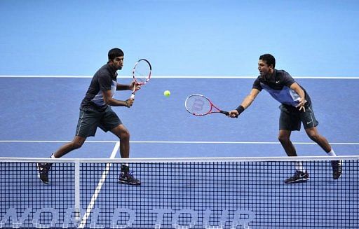 India&#039;s Rohan Bopanna (L) hits a return as his partner India&#039;s Mahesh Bhupathi (R) covers