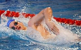 Olympic champ Agnel sets 400m freestyle record