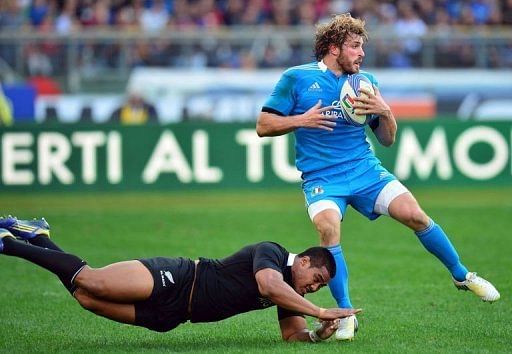 Italy&#039;s winger Mirco Bergamasco (R) is tackled by New Zealand All Blacks winger Hosea Gear