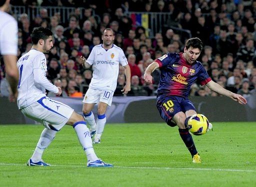 Barcelona&#039;s forward Lionel Messi (R) scores