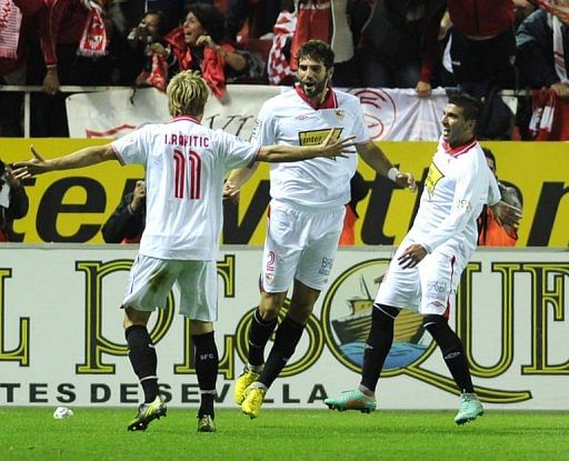 Sevilla&#039;s Federico Fazio (C) celebrates with teammates after scoring
