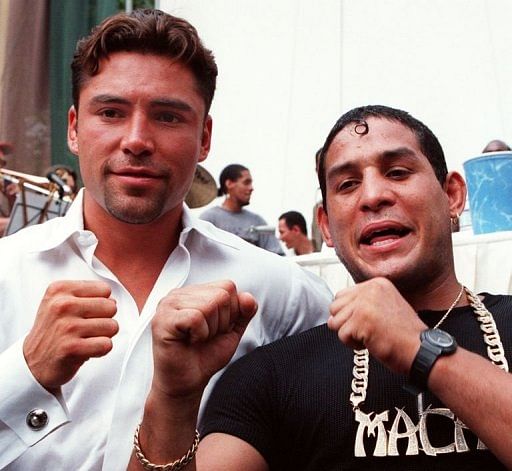 Oscar De La Hoya (L) and Hector Camacho pose for photographers in New York in 1997