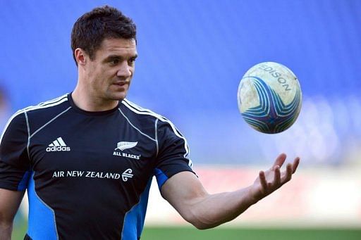 New Zealand All Blacks&#039; fly-half Dan Carter attends a training sesssion at the Olympic Stadium in Rome on November 16