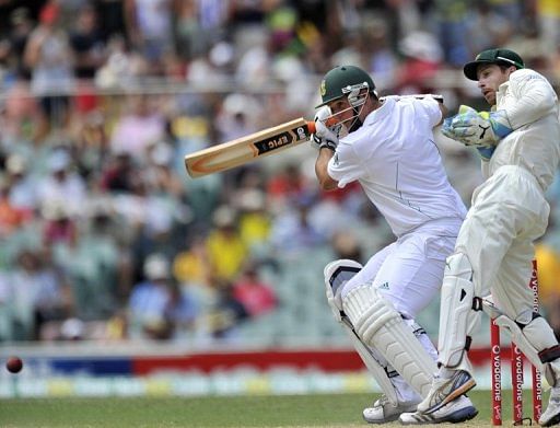 At the interval on Friday, Graeme Smith (L) was unbeaten on 57 with Alviro Petersen not out 47