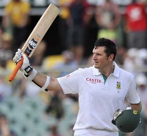 Graeme Smith survived two close shaves to reach a resolute century and give S.Africa a sturdy start on Friday