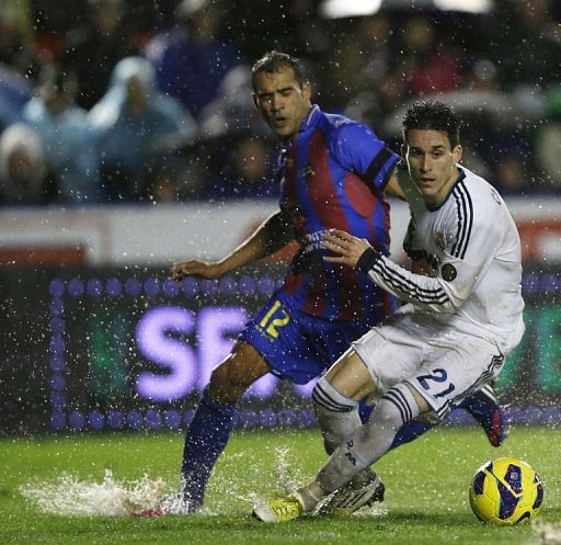 Levante&#039;s Juanfran Garcia (L) fights for the ball with Real Madrid&#039;s Jose Maria Callejon