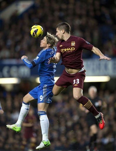 Chelsea&#039;s Fernando Torres (L) vies for the ball against Manchester City&#039;s Matija Nastasic