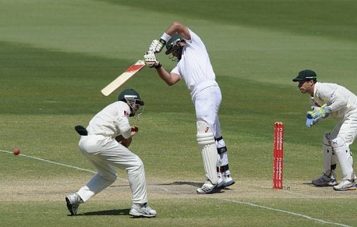 South Africa&#039;s Jacques Kallis plays a shot on the final day of the second Adelaide Test