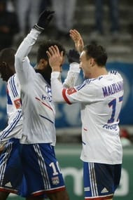 Lyon's Steed Malbranque (R) is congratulated by his teammate Alexandre Lacazette (L)
