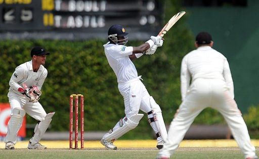 Mathews defies N.Z. attack in 2nd Test