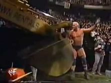 Video: Amazing buried alive match between Undertaker and Stone Cold