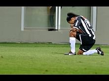 Video: Ronaldinho passing skills