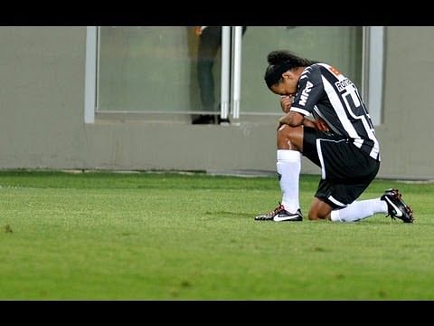 Video: Ronaldinho passing skills