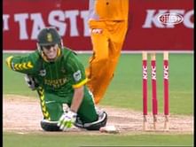 Video: Shaun Tait breaks AB de Villier's ribs