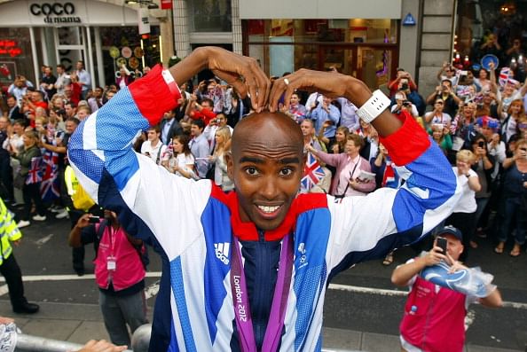 LONDON, ENGLAND - SEPTEMBER 10:  Gold Medal winner athlete Mo Farah performs a &#039;mobot&#039; during the London 2012 Victory Parade for Team GB and Paralympic GB athletes on September 10, 2012 in London, England.  