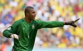 Former Brazil goalie signs with Gremio