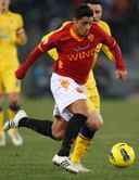 Cicinho to stay at Sport, despite relegation