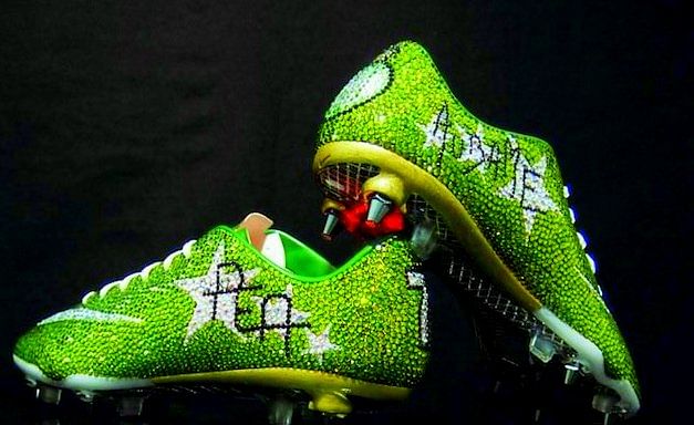 €3000 crystal Nike boots worn by Ligue 1 player during warm-up